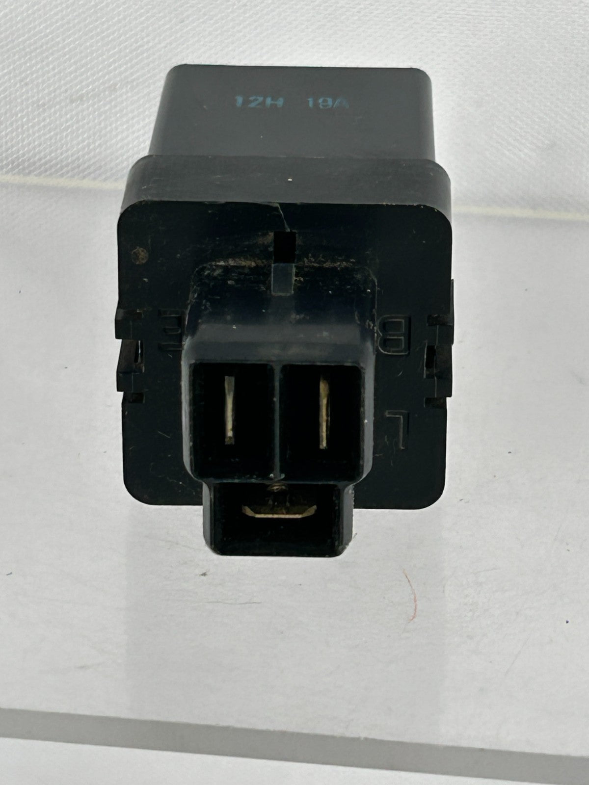 1981-1990 Toyota Land Cruiser Turn Signal Flasher Relay OEM 81980-16010