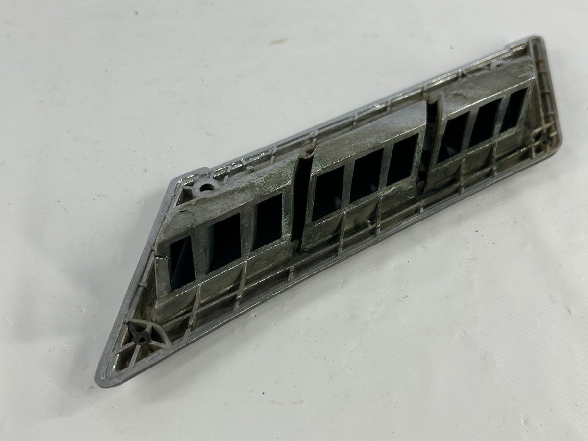 1981-1990 Toyota Land Cruiser Front Right Side Fender Air Vent OEM 75330-90A00