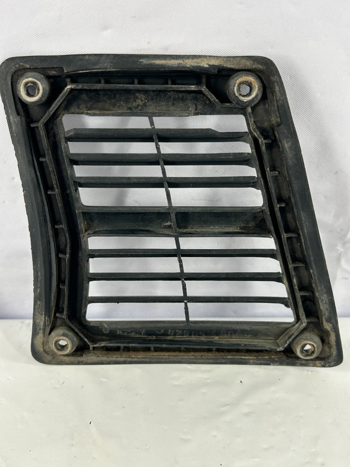 81-90 Toyota Land Cruiser Rear Right Side D-Pillar Vent Grill OEM 62905-90A00