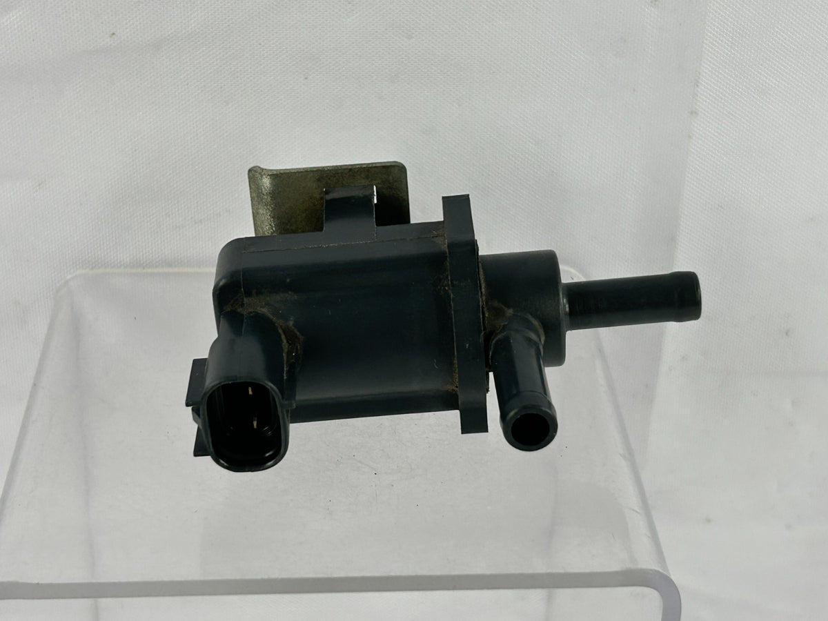 2004-2007 Toyota Sequoia Duty Vacuum Switching Valve Assembly OEM 90910-12259