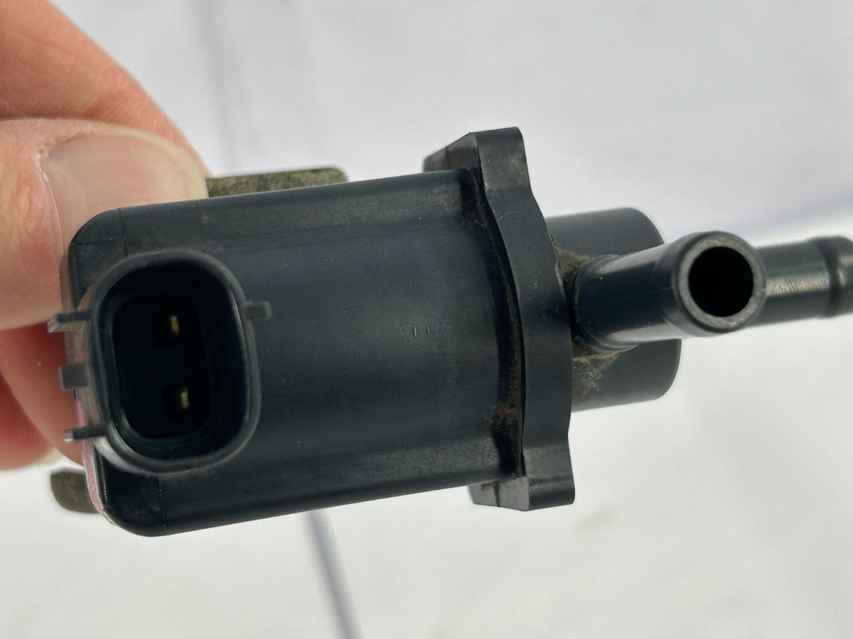2004-2007 Toyota Sequoia Duty Vacuum Switching Valve Assembly OEM 90910-12259