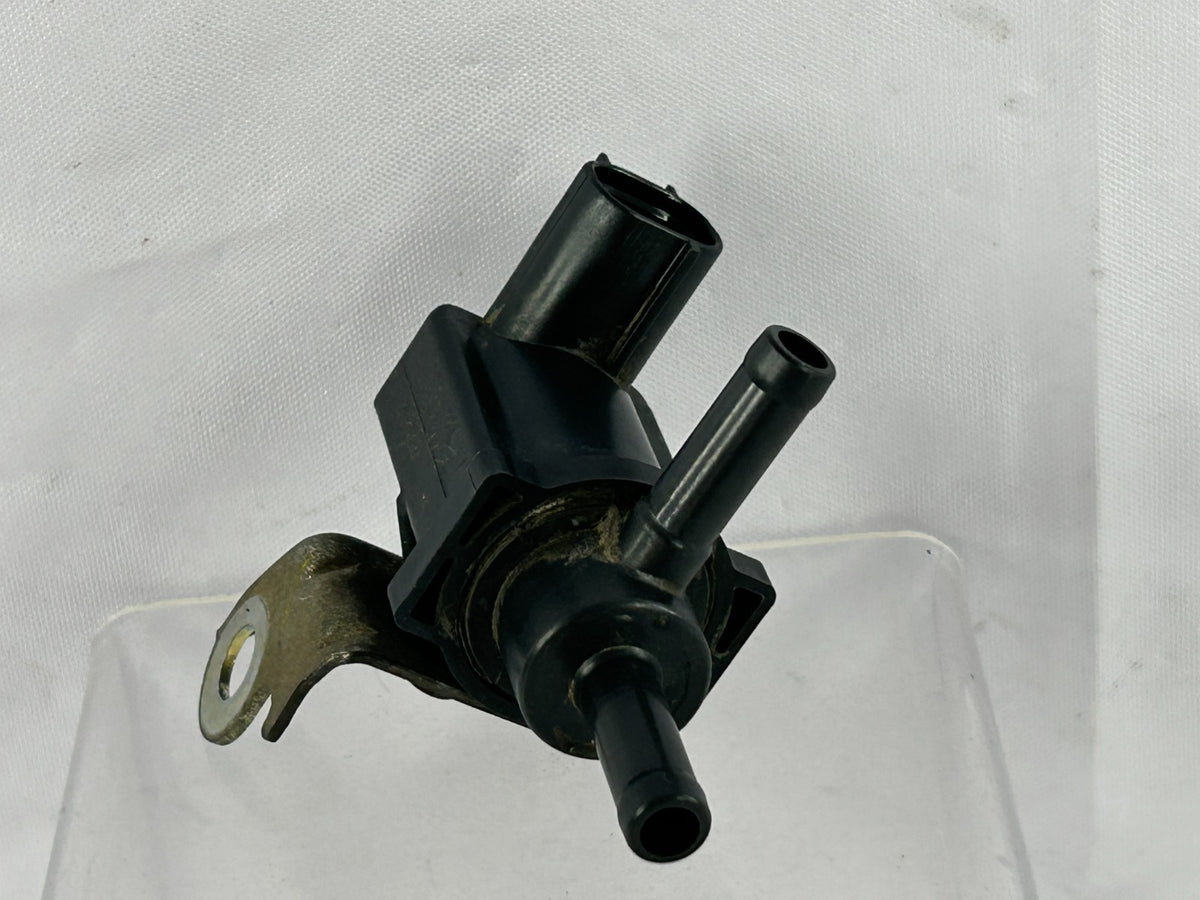 2004-2007 Toyota Sequoia Duty Vacuum Switching Valve Assembly OEM 90910-12259