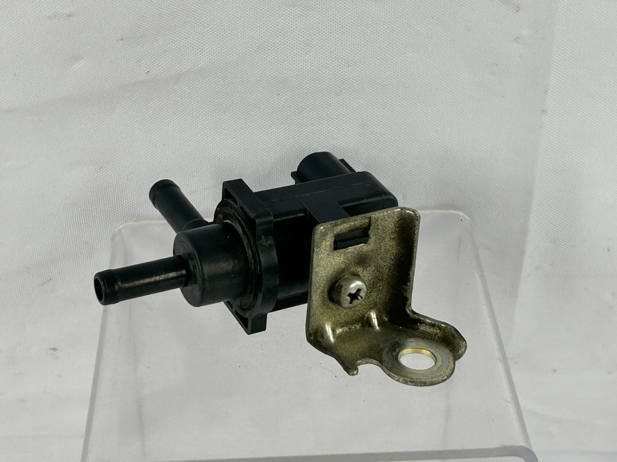 2004-2007 Toyota Sequoia Duty Vacuum Switching Valve Assembly OEM 90910-12259