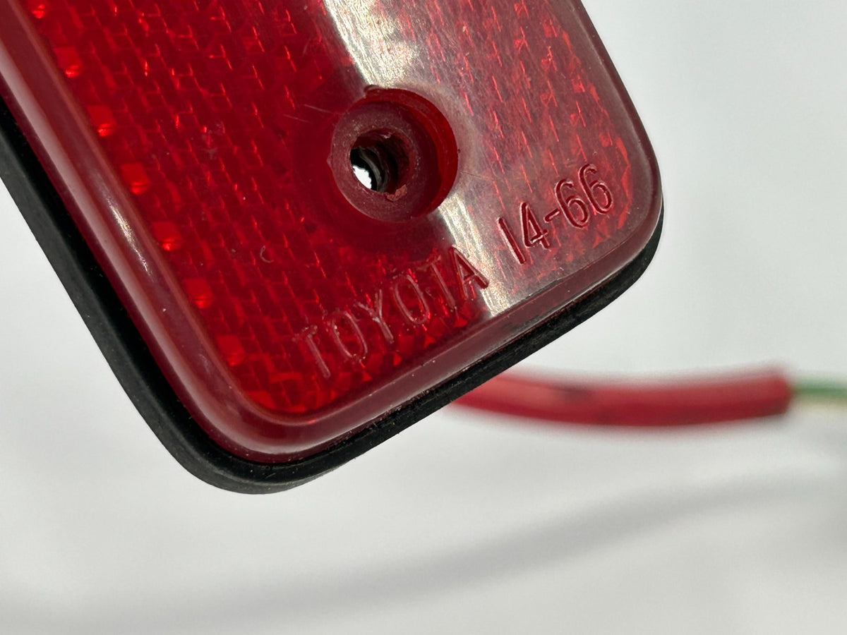 1981-1990 Toyota Land Cruiser FJ62 Rear Right Marker Light Lamp OEM 81750-91255
