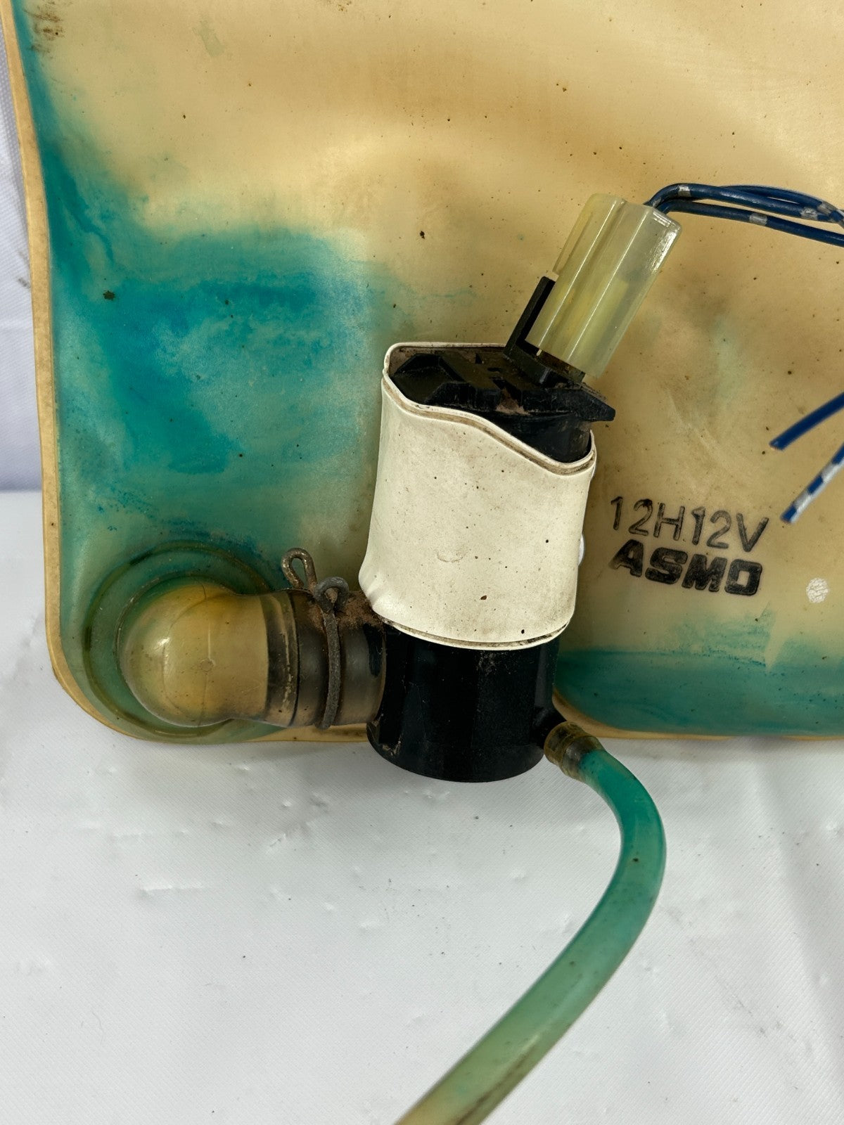 1985-1990 Toyota Land Cruiser Rear Wiper Washer Reservoir & Pump OEM 85330-90A08