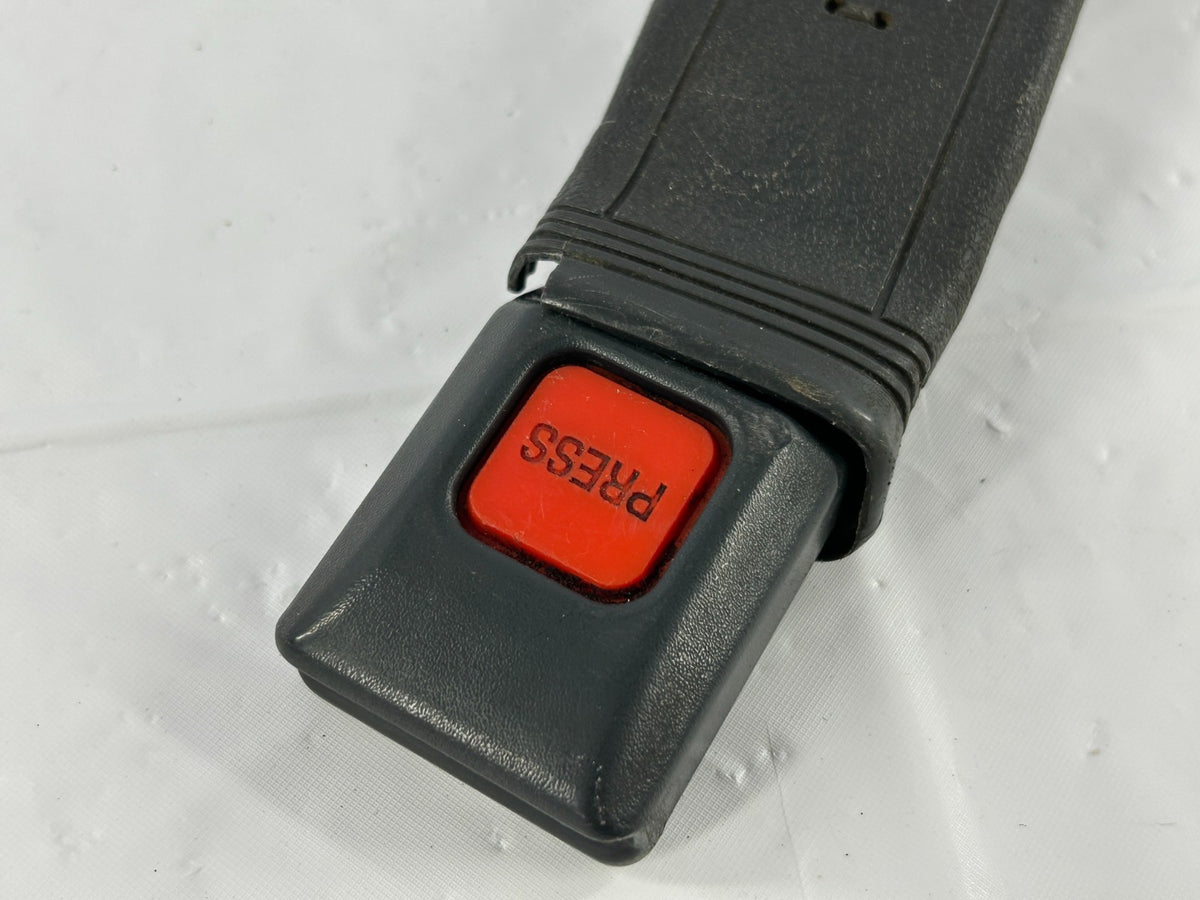 1985-1990 Toyota Land Cruiser Front Right Seat Belt Buckle OEM 73230-90A17-06