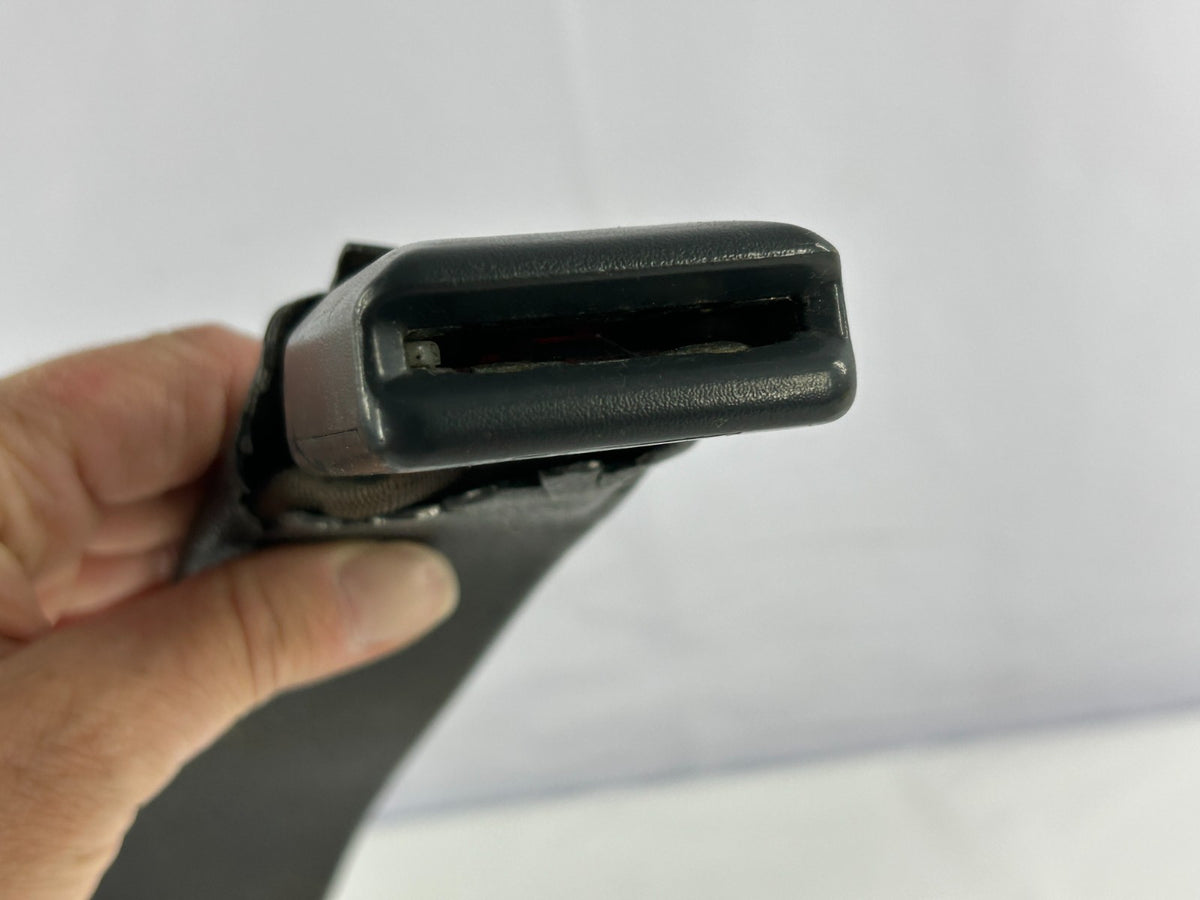 1985-1990 Toyota Land Cruiser Front Right Seat Belt Buckle OEM 73230-90A17-06