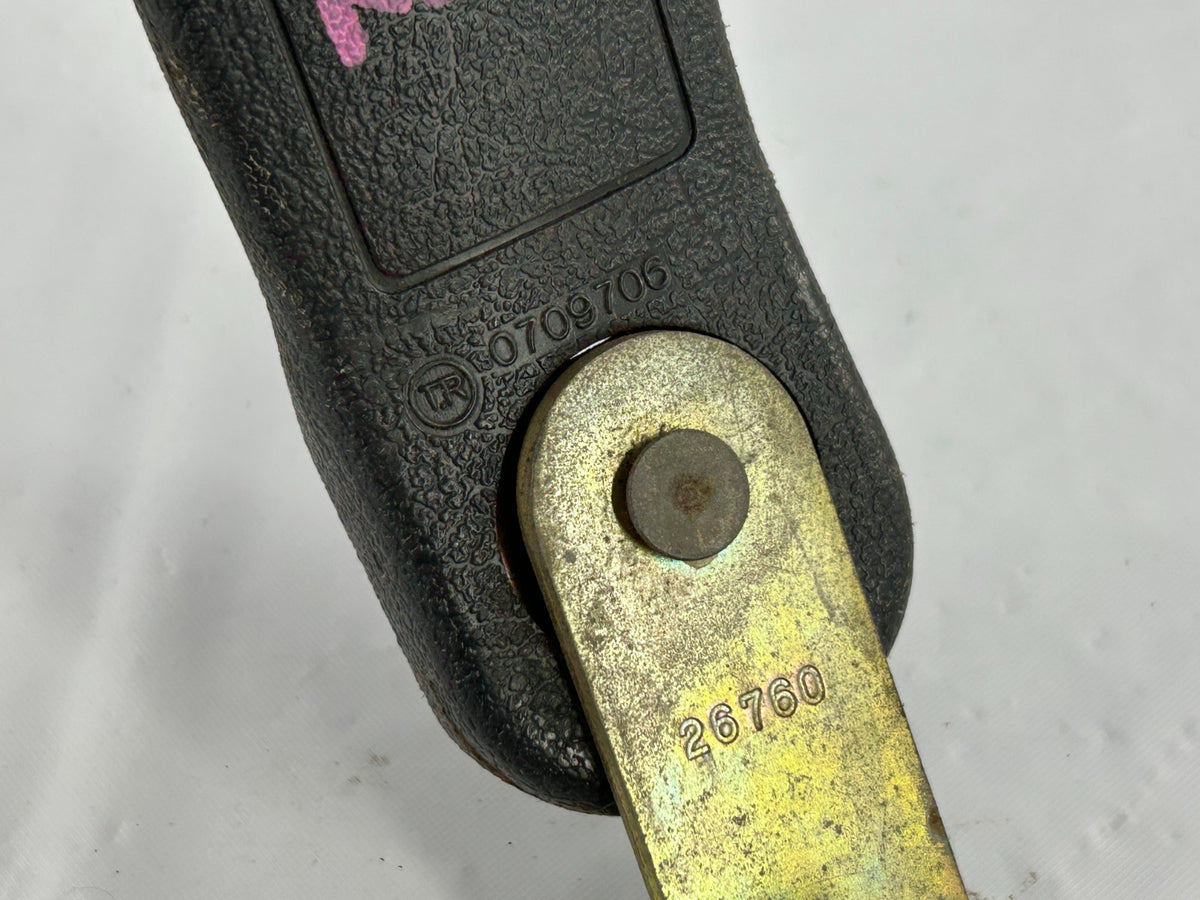 1985-1990 Toyota Land Cruiser Front Right Seat Belt Buckle OEM 73230-90A17-06