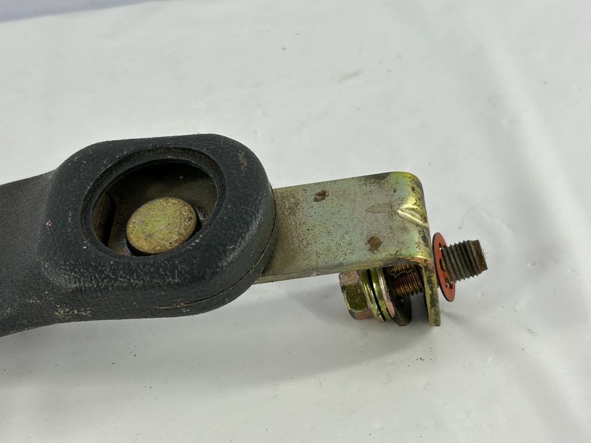 1985-1990 Toyota Land Cruiser Front Right Seat Belt Buckle OEM 73230-90A17-06