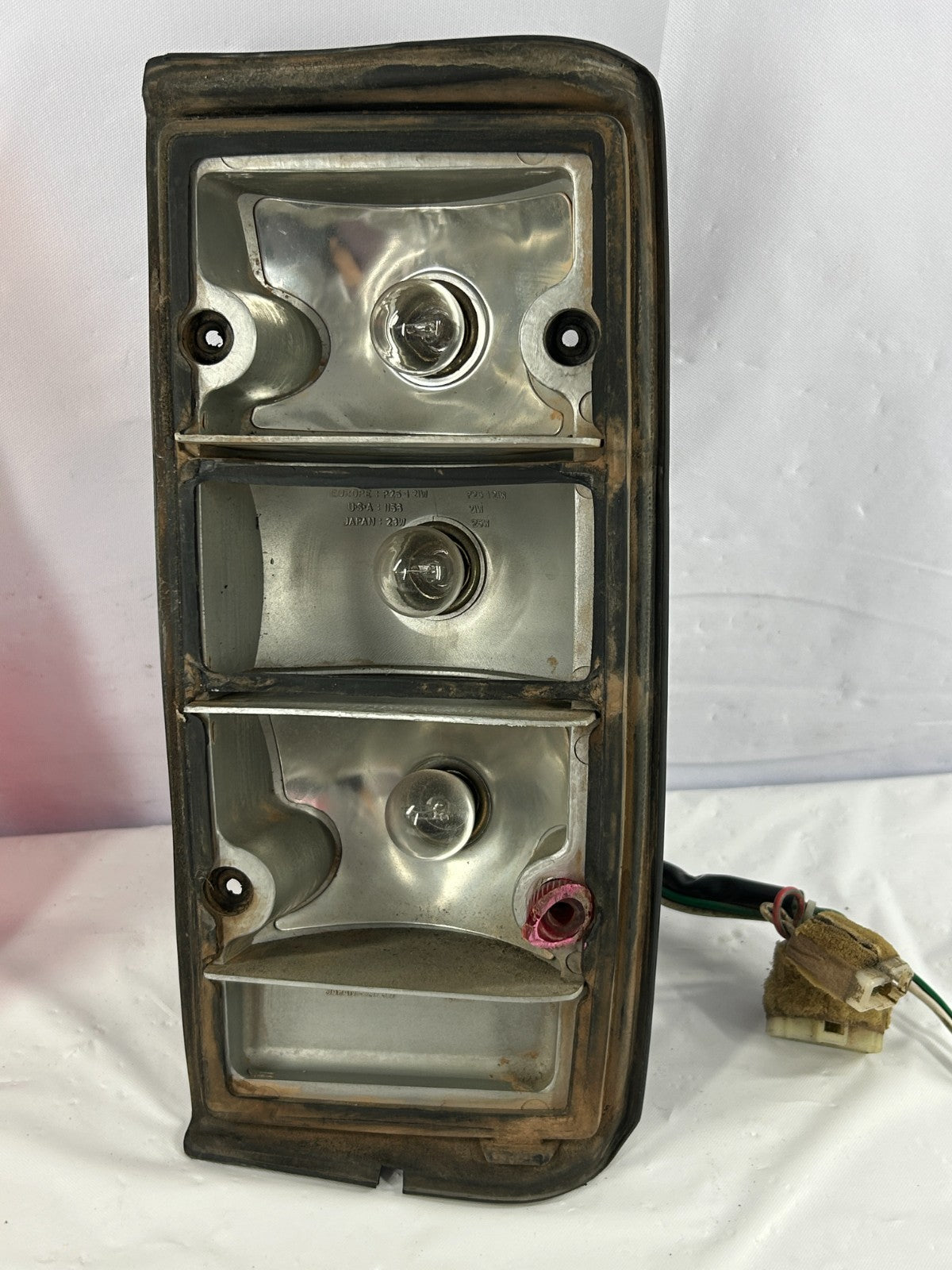 1984-1990 Toyota Land Cruiser Rear Right Tail Light Lamp Assy OEM 81550-90A11