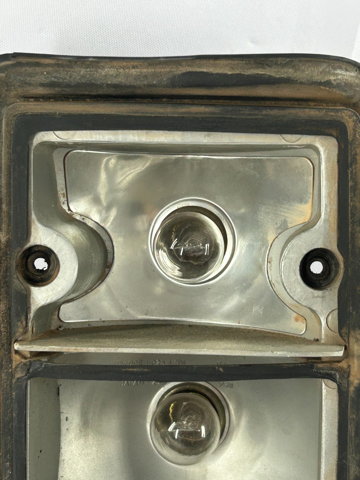 1984-1990 Toyota Land Cruiser Rear Right Tail Light Lamp Assy OEM 81550-90A11