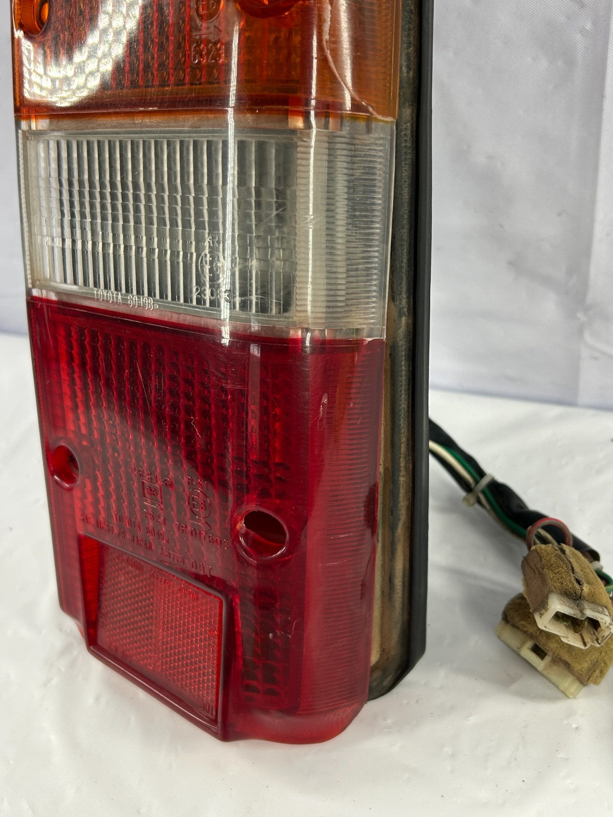 1984-1990 Toyota Land Cruiser Rear Right Tail Light Lamp Assy OEM 81550-90A11
