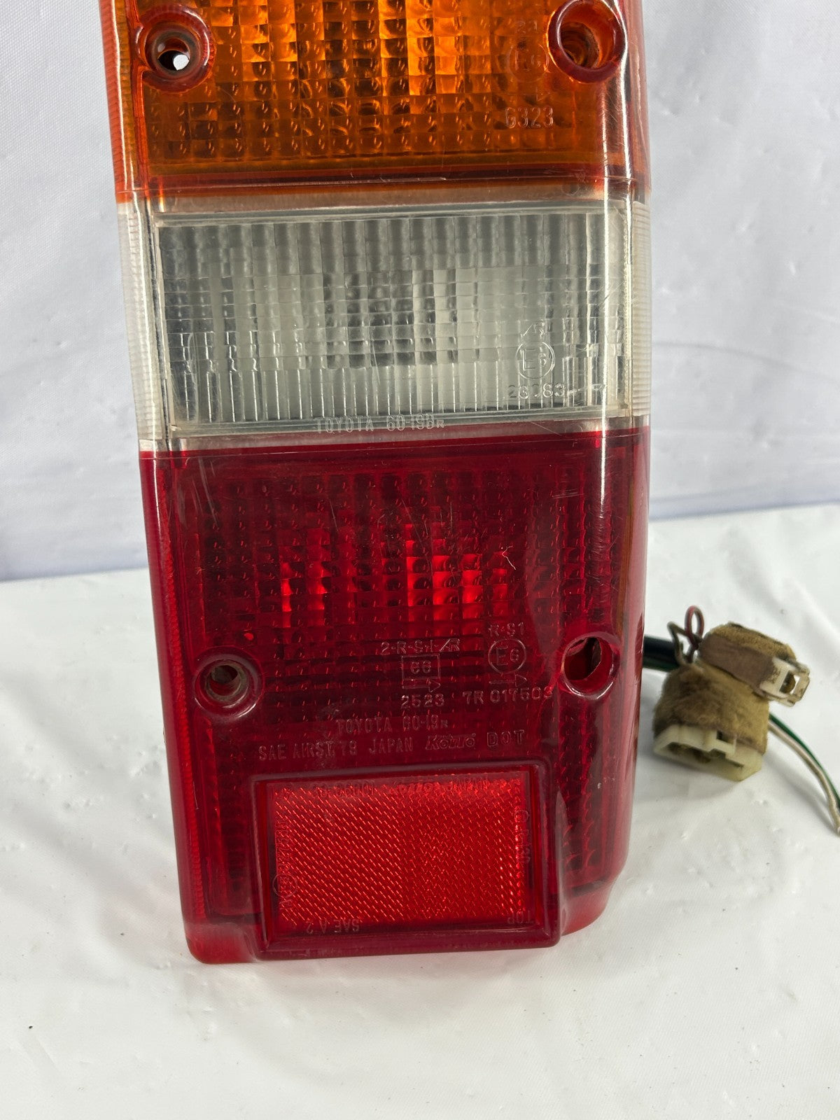 1984-1990 Toyota Land Cruiser Rear Right Tail Light Lamp Assy OEM 81550-90A11