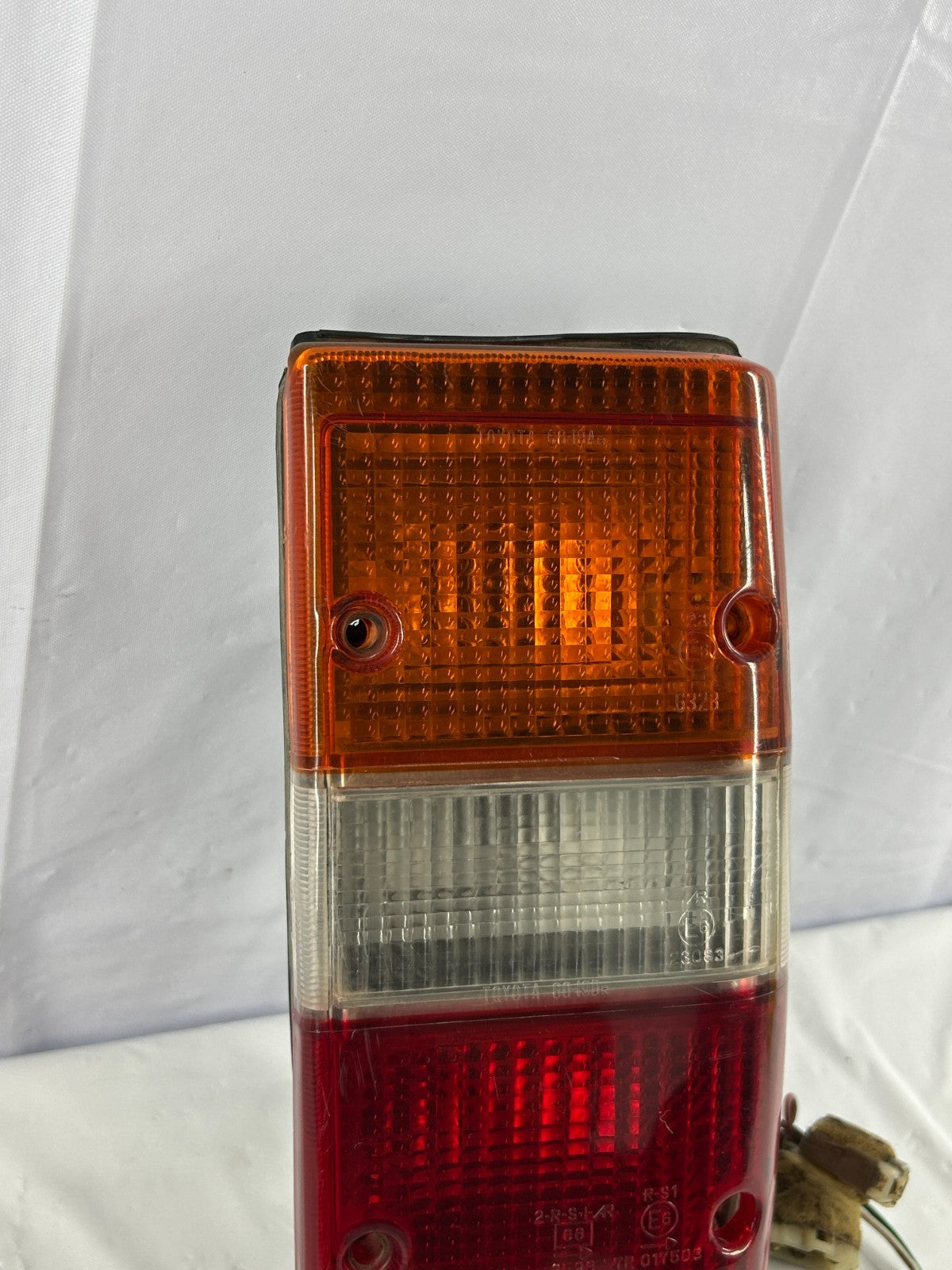 1984-1990 Toyota Land Cruiser Rear Right Tail Light Lamp Assy OEM 81550-90A11