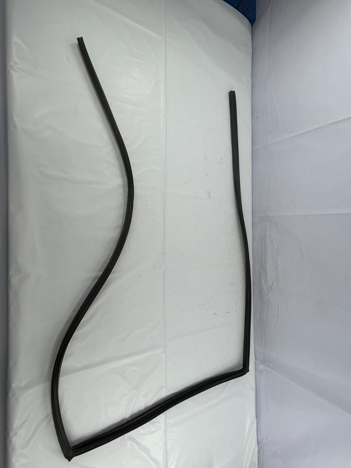 81-90 Toyota Land Cruiser Rear Right Door Window Glass Run Seal OEM 67871-90A00