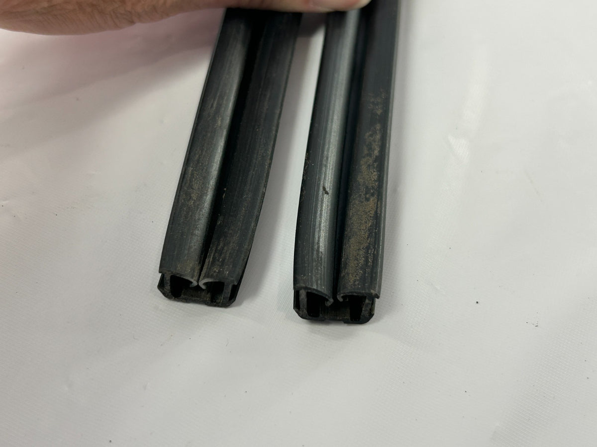 81-90 Toyota Land Cruiser Rear Right Door Window Glass Run Seal OEM 67871-90A00