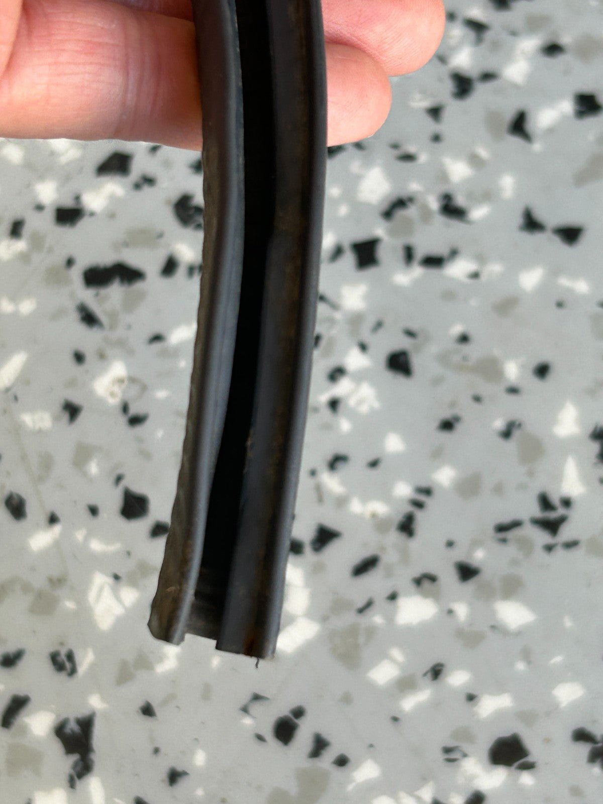 85-90 Toyota Land Cruiser Front Right Door Window Glass Run Seal OEM 68141-90A03