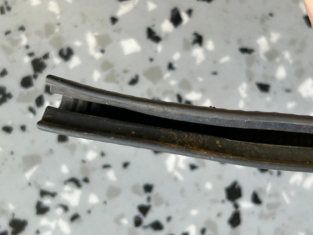 85-90 Toyota Land Cruiser Front Left Door Window Glass Run Seal OEM 68141-90A03