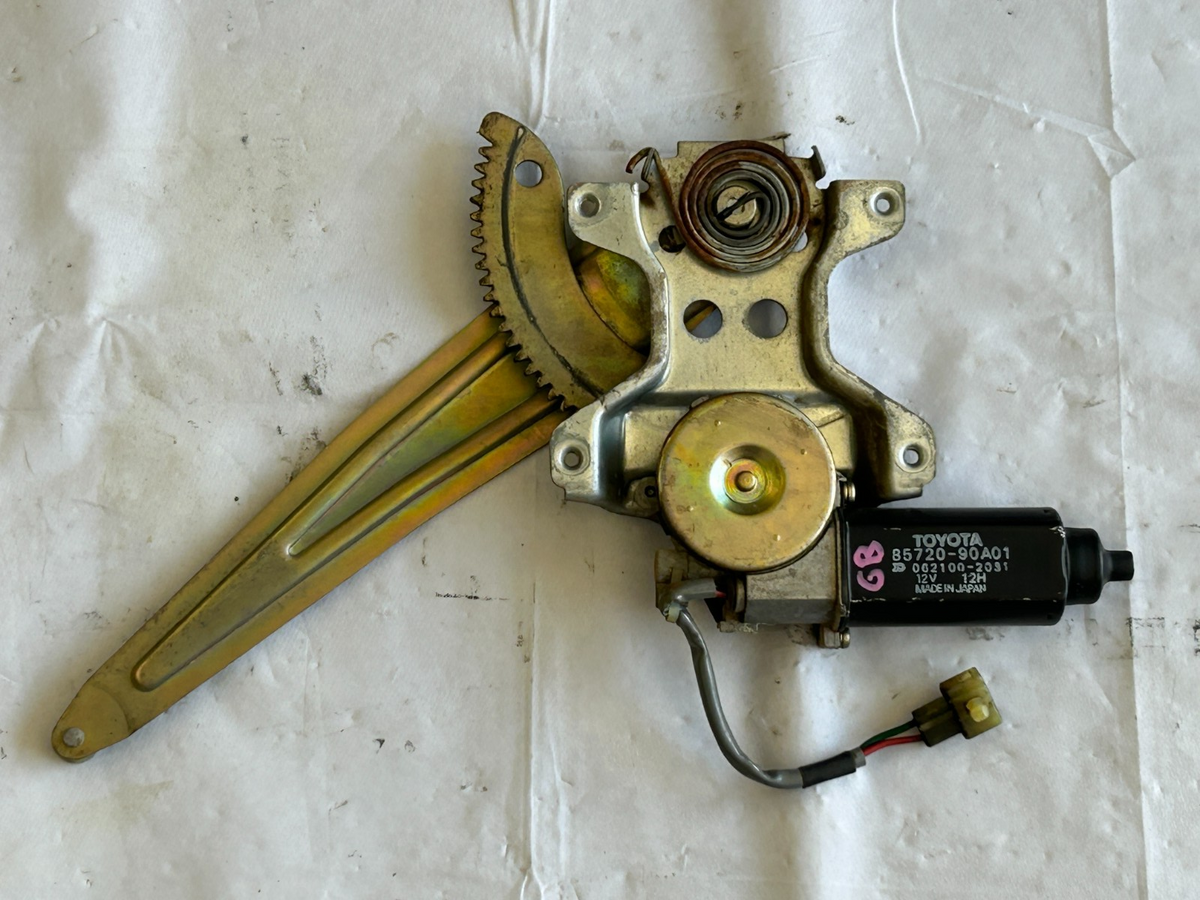 1988-1990 Toyota Land Cruiser Rear Left Window Regulator Motor OEM 85720-90A01