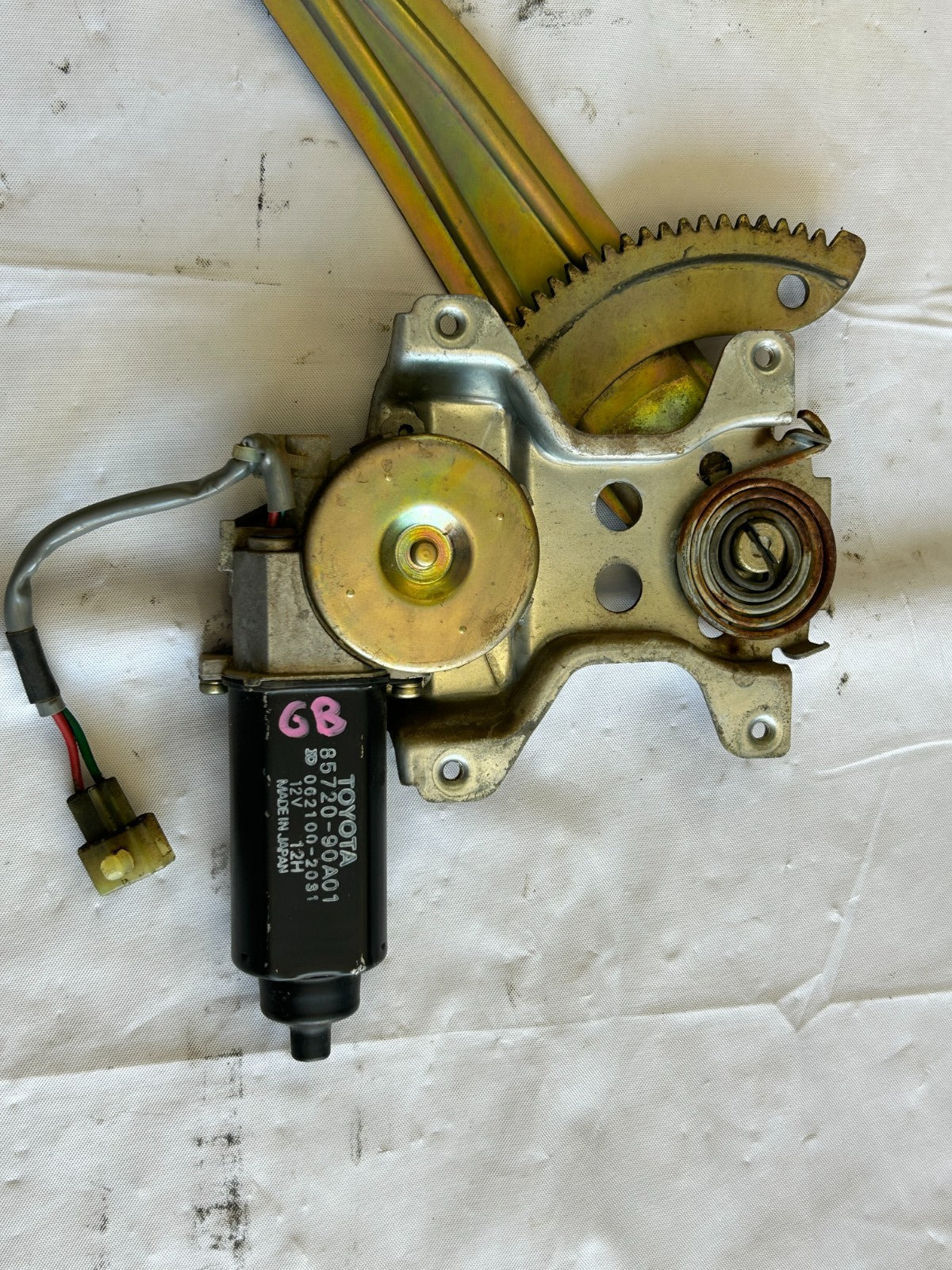1988-1990 Toyota Land Cruiser Rear Left Window Regulator Motor OEM 85720-90A01