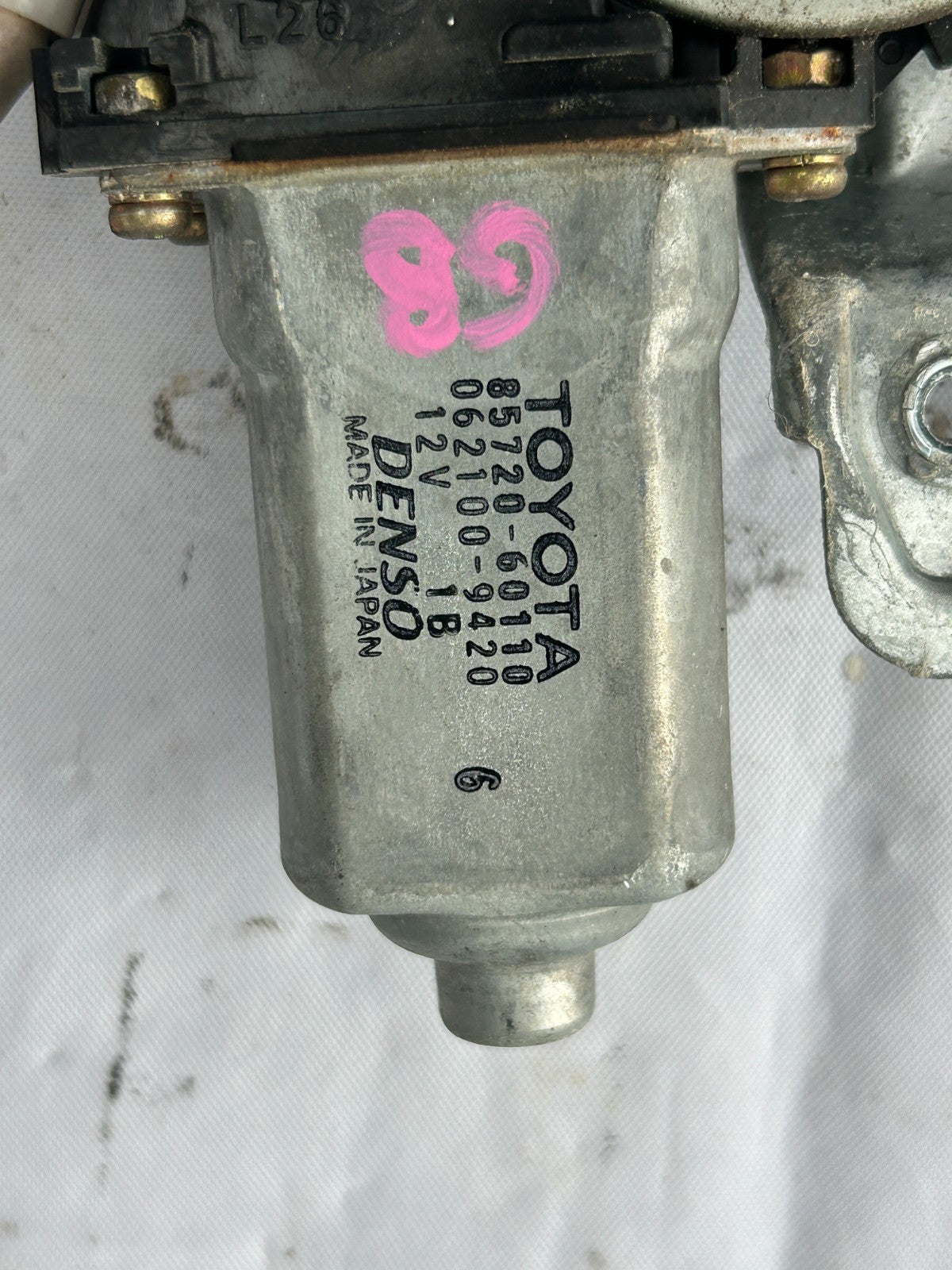 98-01 Toyota Land Cruiser Rear Right Window Regulator Motor OEM 85720-60110
