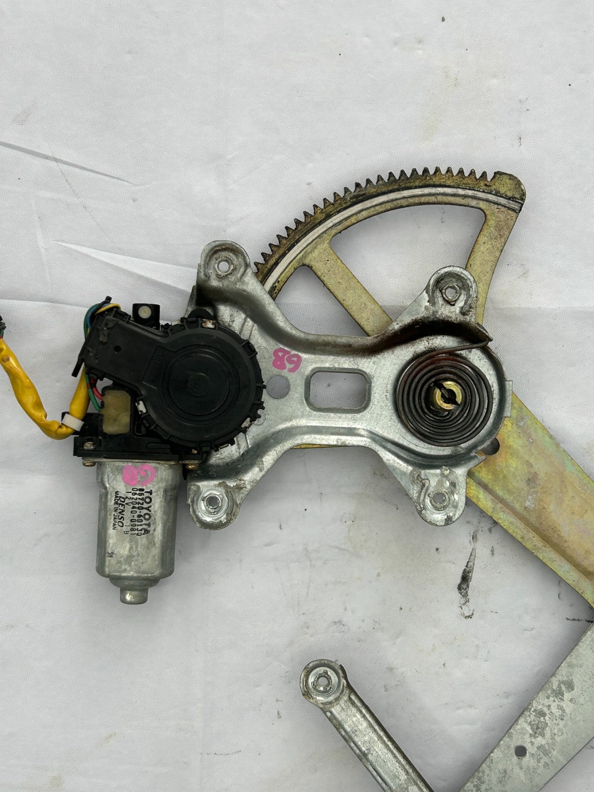 98-07 Toyota Land Cruiser Front Left Window Regulator W/ Motor OEM 69802-60070