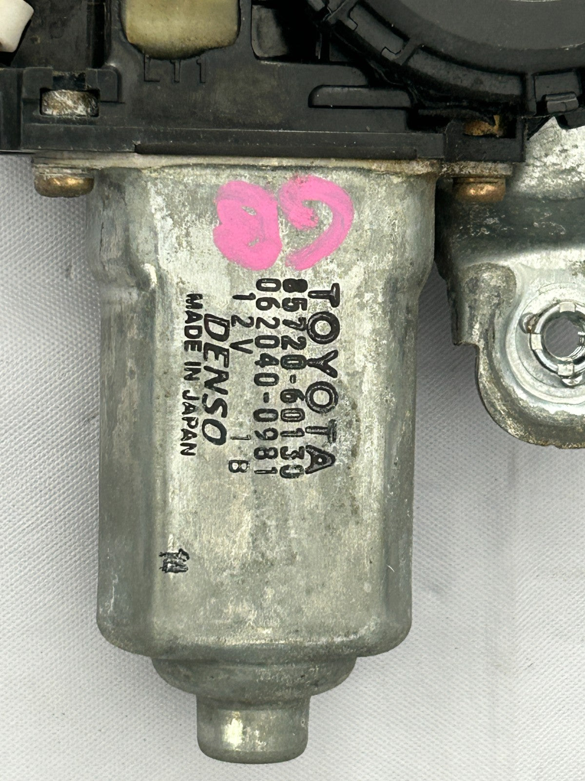 98-07 Toyota Land Cruiser Front Left Window Regulator W/ Motor OEM 69802-60070