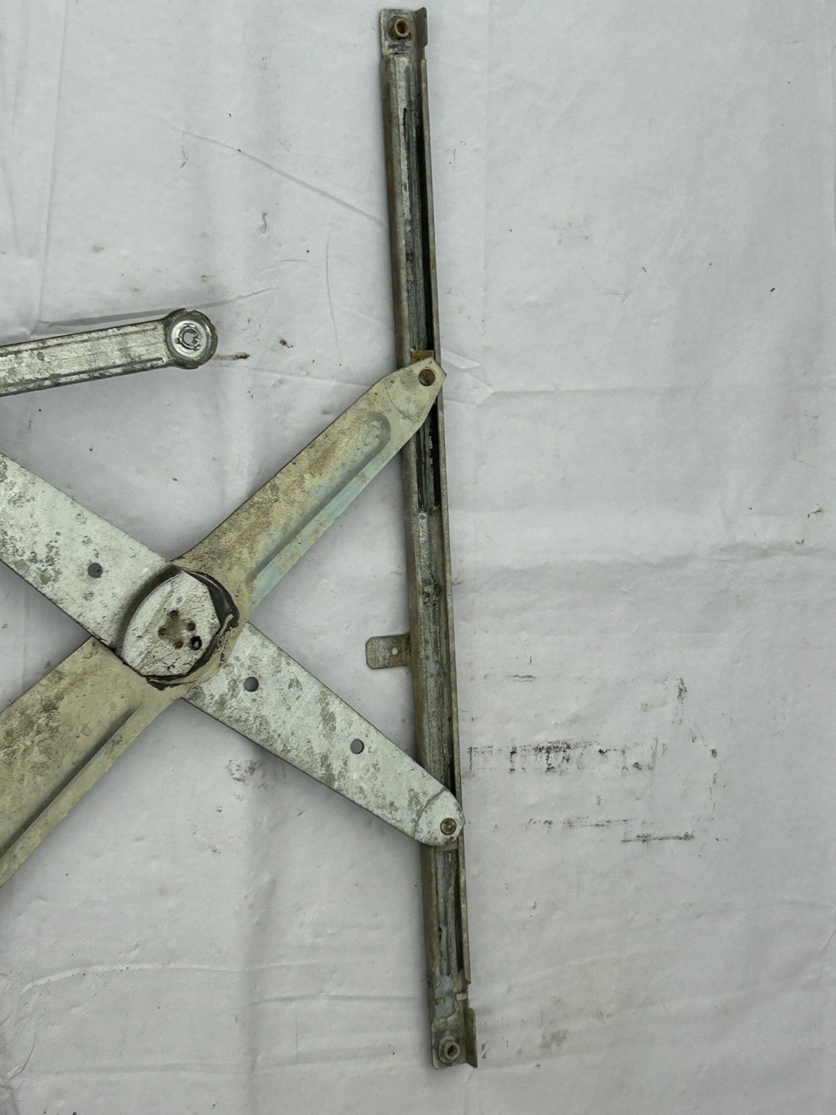 98-07 Toyota Land Cruiser Front Right Window Regulator W/ Motor OEM 69801-60070