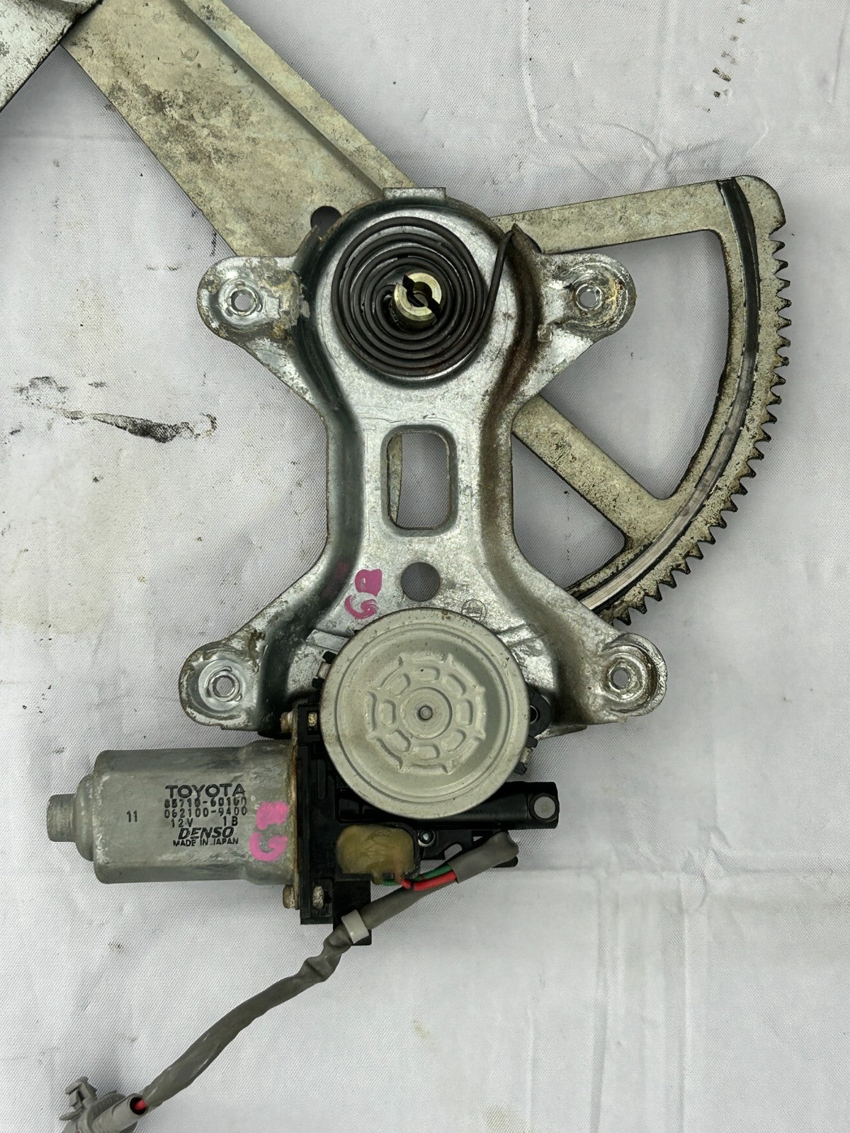 98-07 Toyota Land Cruiser Front Right Window Regulator W/ Motor OEM 69801-60070