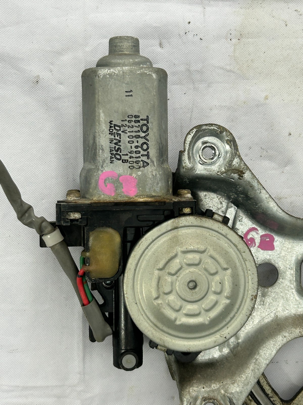 98-07 Toyota Land Cruiser Front Right Window Regulator W/ Motor OEM 69801-60070