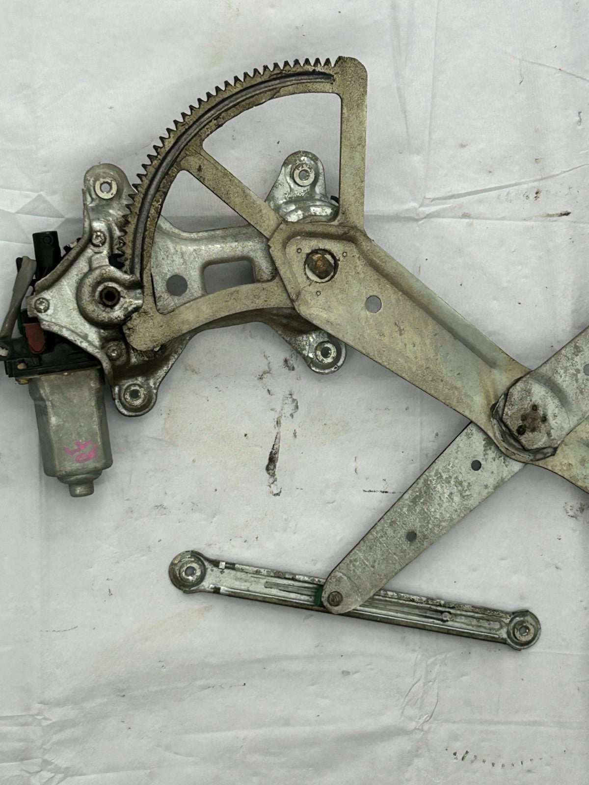 98-07 Toyota Land Cruiser Front Right Window Regulator W/ Motor OEM 69801-60070