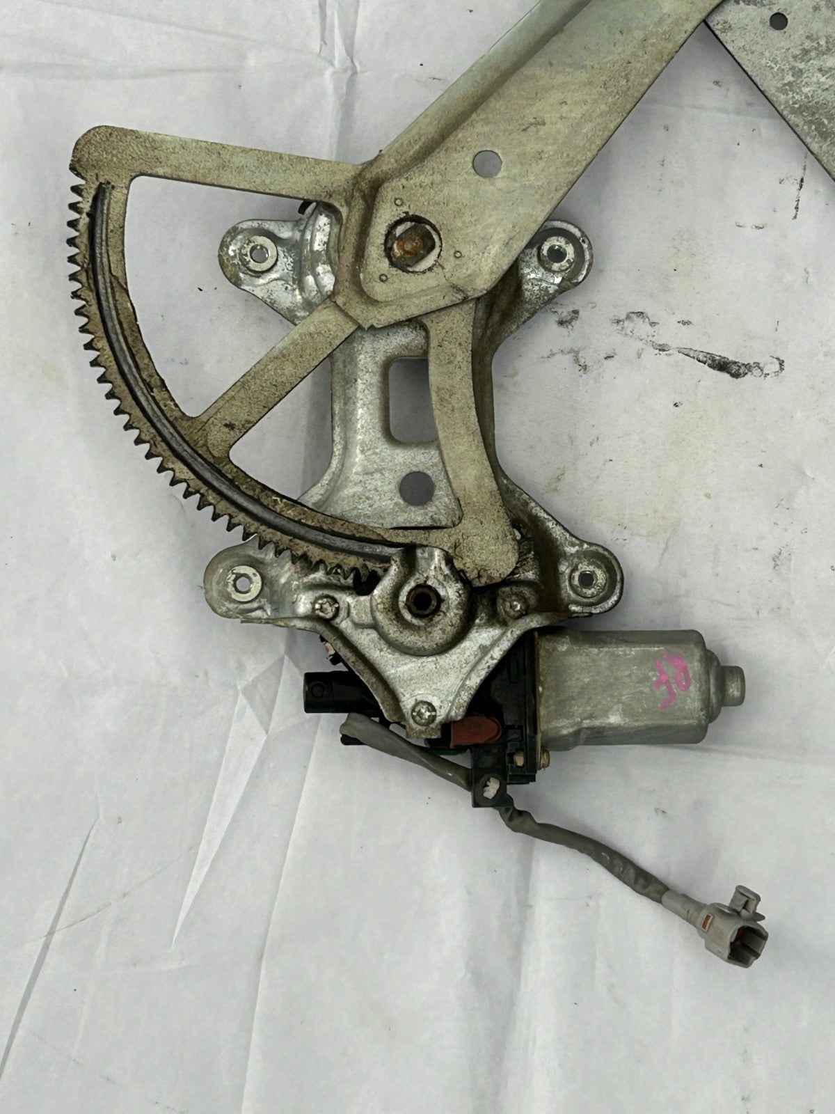 98-07 Toyota Land Cruiser Front Right Window Regulator W/ Motor OEM 69801-60070