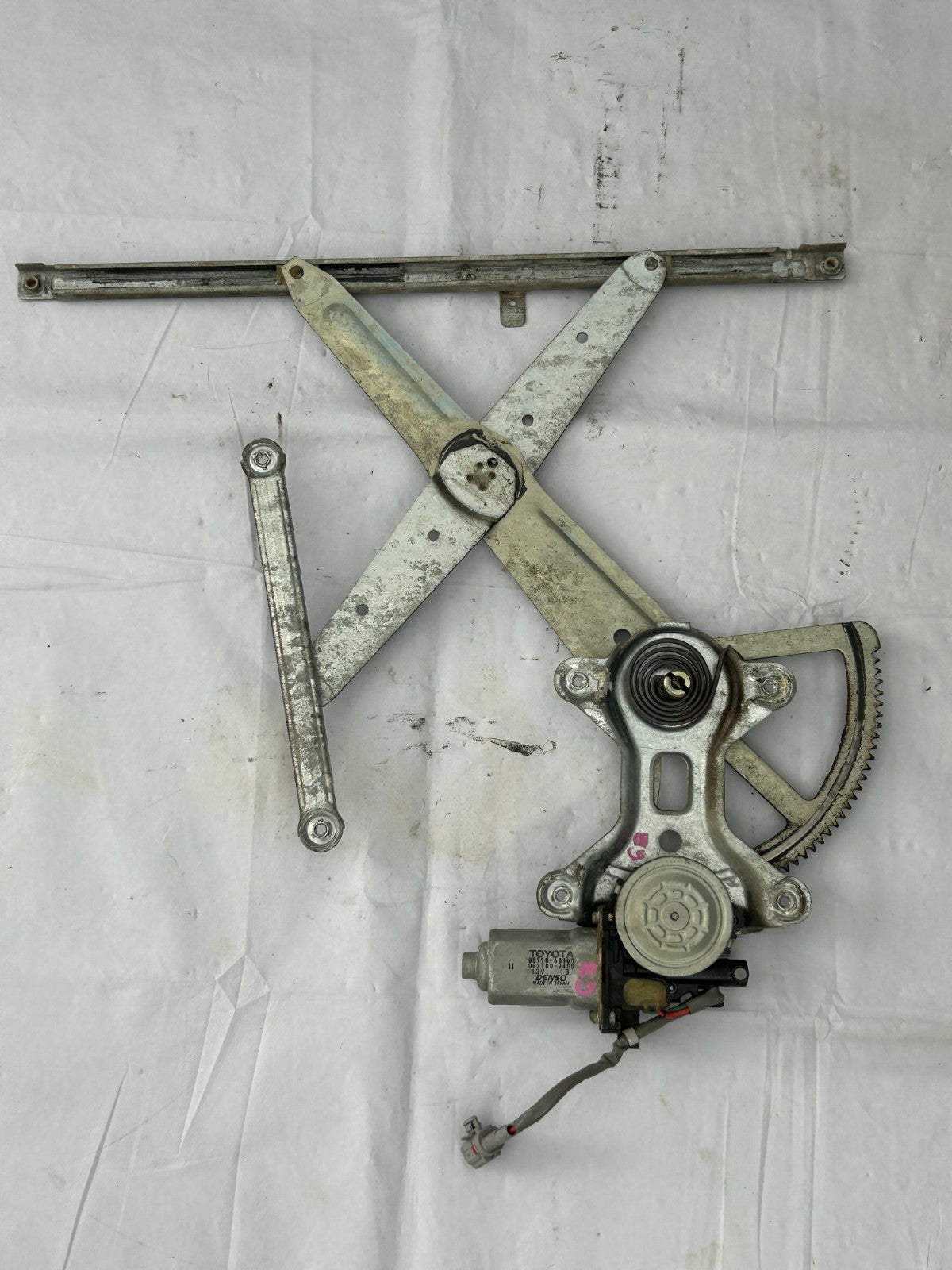 98-07 Toyota Land Cruiser Front Right Window Regulator W/ Motor OEM 69801-60070