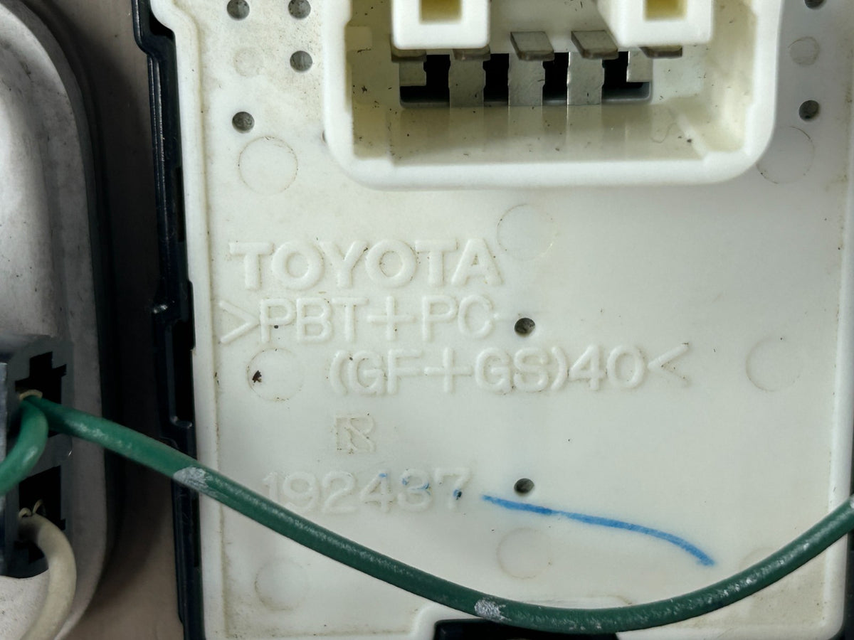 1998-2002 Toyota Land Cruiser Front Overhead Console Map Light OEM 63670-60020