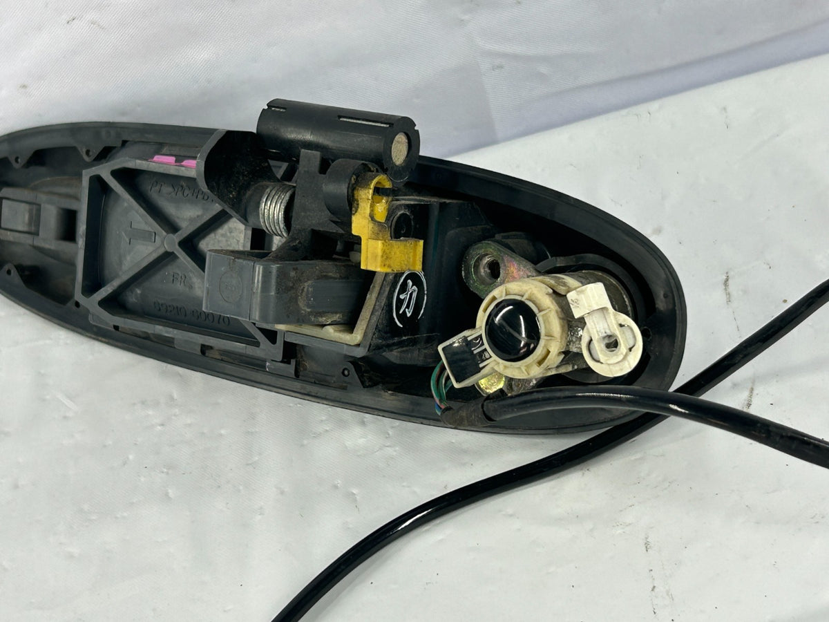 1998-2001 Toyota Land Cruiser Front Right Door Outside Handle OEM 69210-60070-C0
