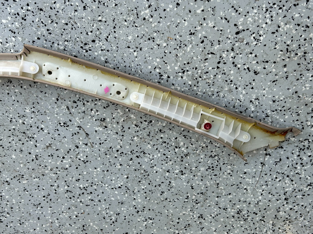 98-03 Toyota Land Cruiser Front Right Windshield A Pillar Trim OEM 62210-60070