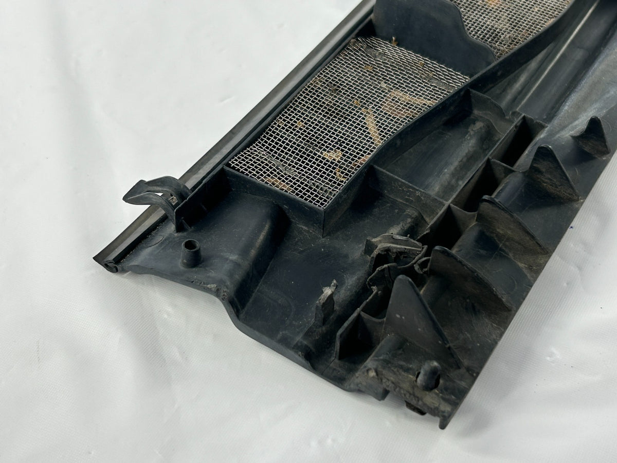 98-07 Toyota Land Cruiser Front Right Windshield Grill Cowl Trim OEM 55781-60110