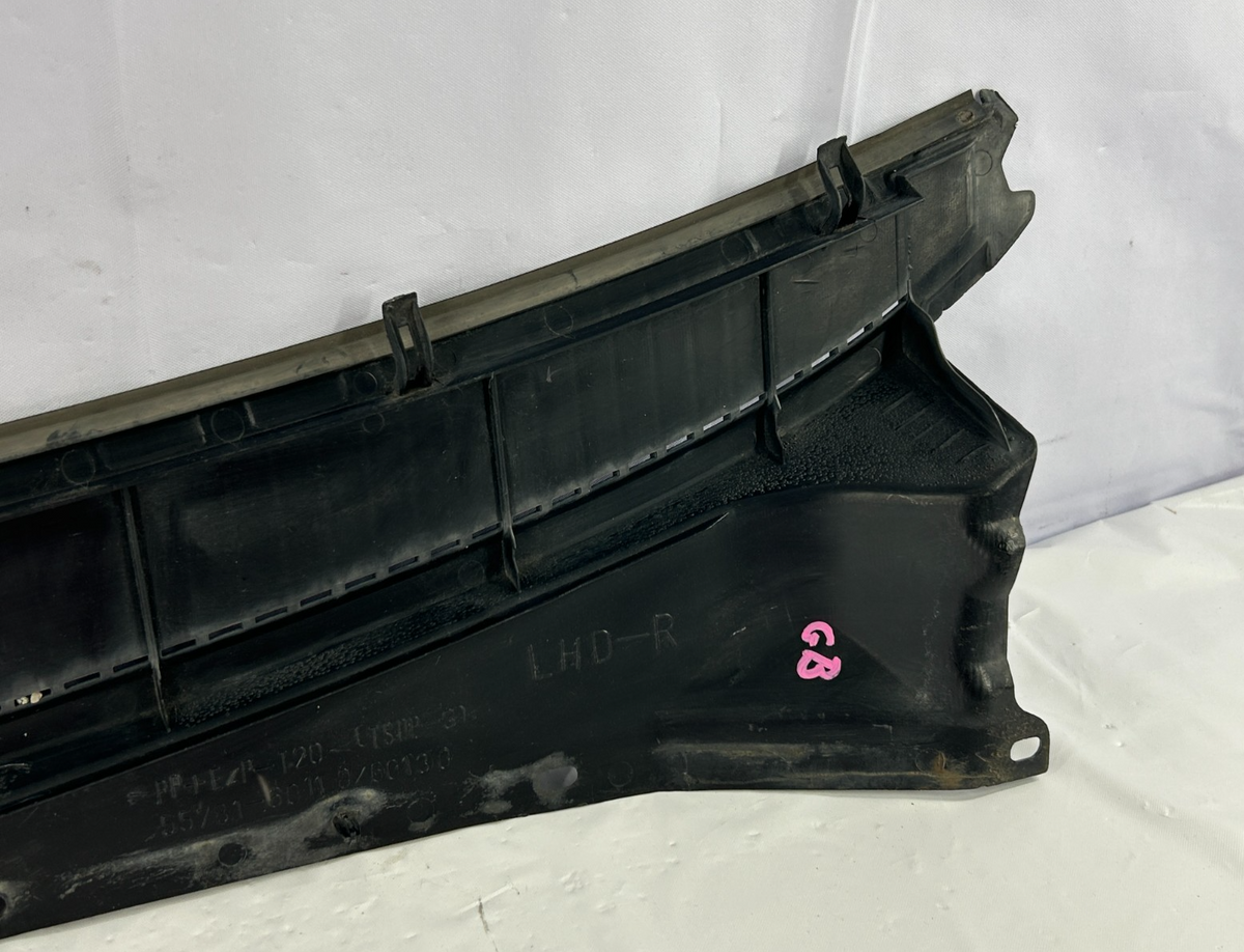 98-07 Toyota Land Cruiser Front Right Windshield Grill Cowl Trim OEM 55781-60110