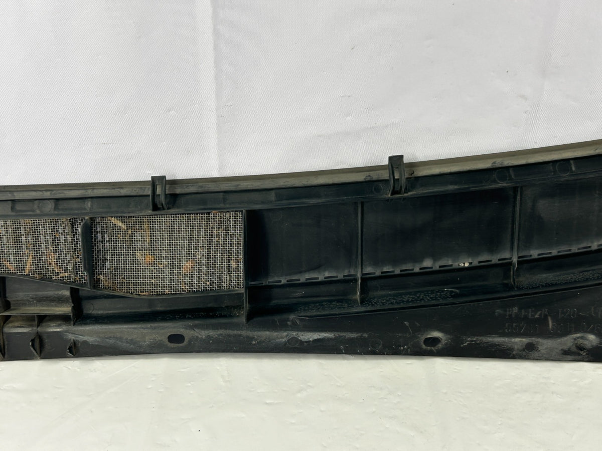 98-07 Toyota Land Cruiser Front Right Windshield Grill Cowl Trim OEM 55781-60110