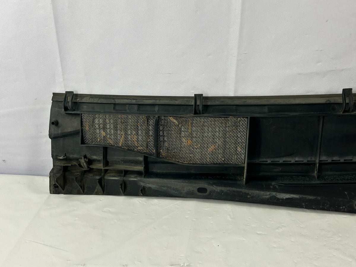98-07 Toyota Land Cruiser Front Right Windshield Grill Cowl Trim OEM 55781-60110