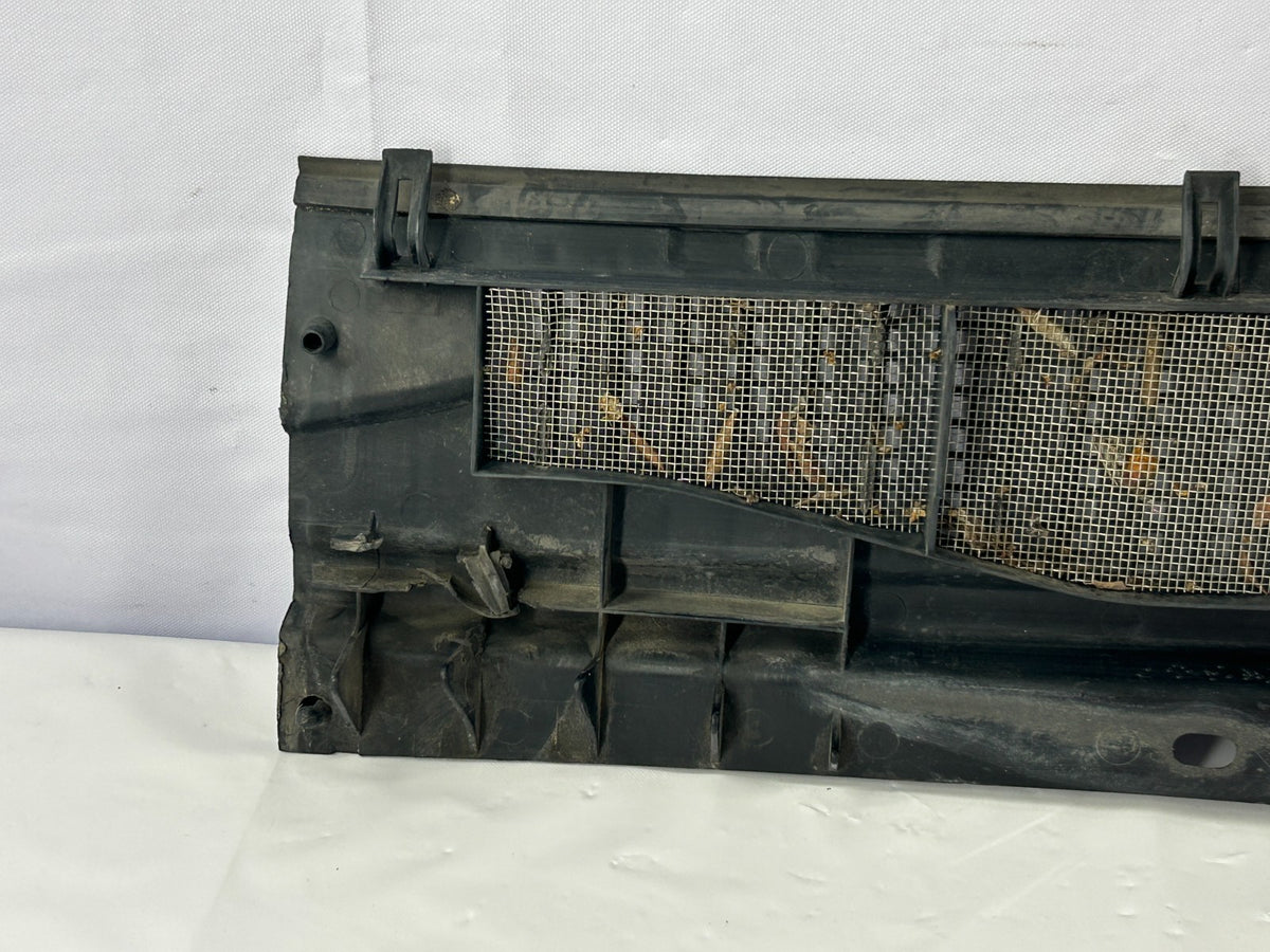 98-07 Toyota Land Cruiser Front Right Windshield Grill Cowl Trim OEM 55781-60110
