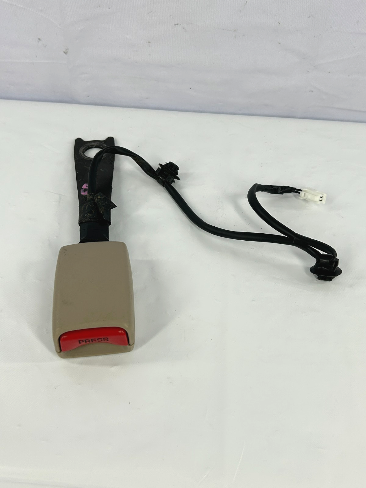 1998-2003 Toyota Land Cruiser Front Right Seat Belt Buckle Beige OEM 73230-60310