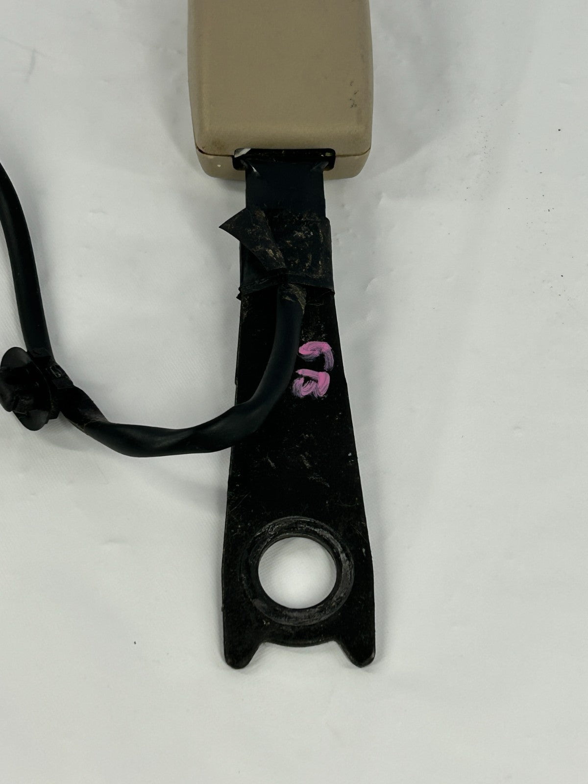 1998-2003 Toyota Land Cruiser Front Right Seat Belt Buckle Beige OEM 73230-60310