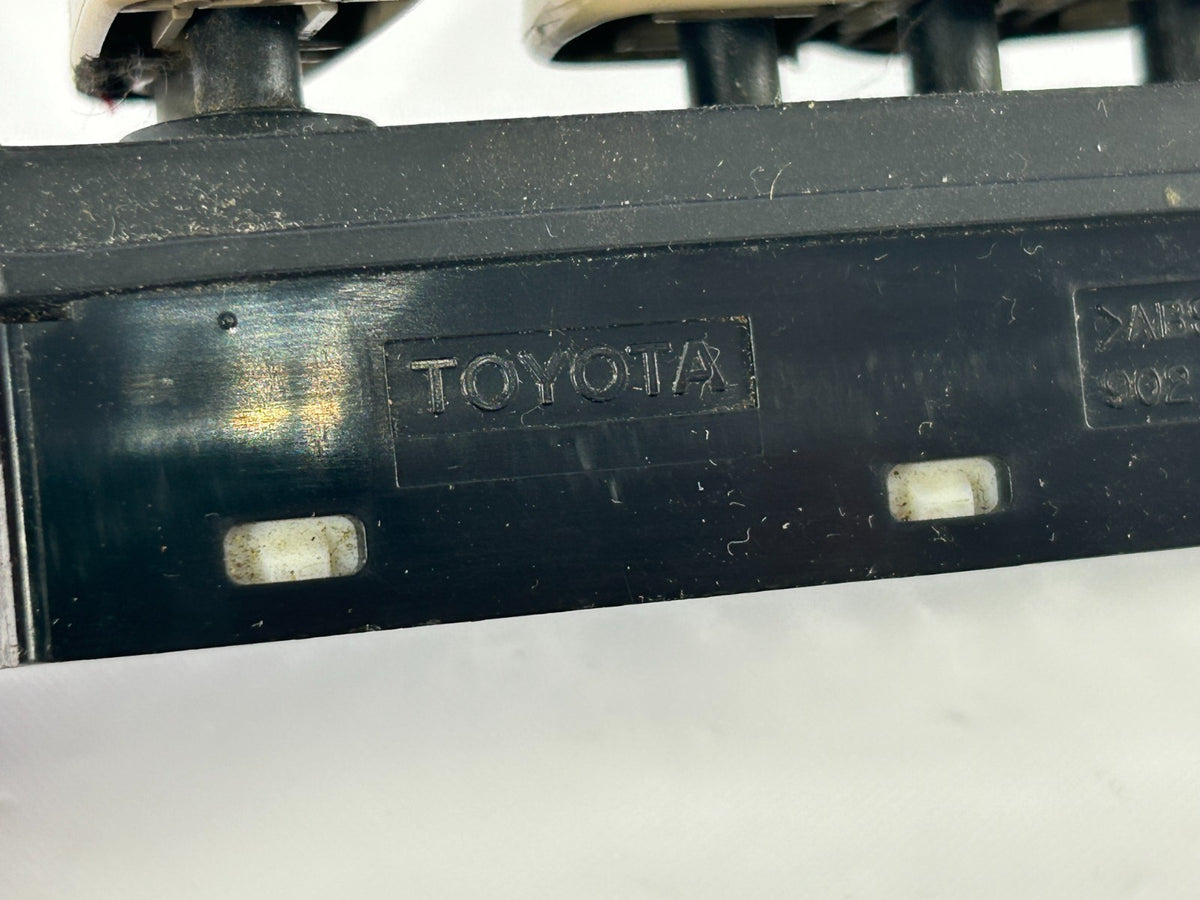98-07 Toyota Land Cruiser Front Left Power Seat Adjust Switch OEM 84922-60100