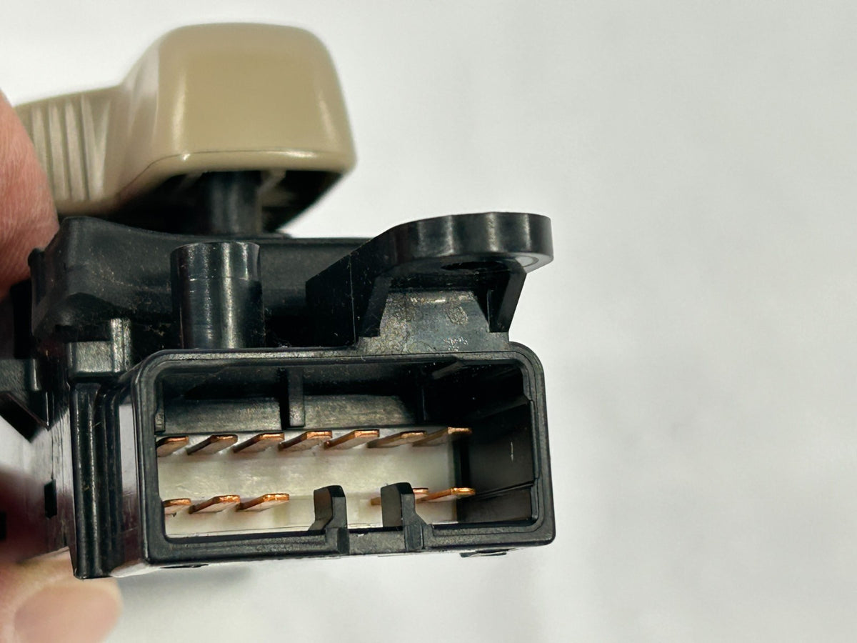 98-07 Toyota Land Cruiser Front RIGHT Power Seat Adjust Switch OEM 84922-60090