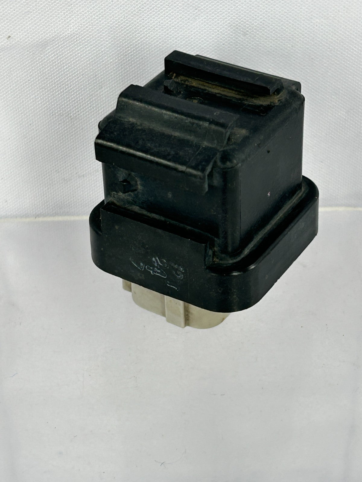 1998-2002 Toyota Land Cruiser Engine Bay Fuse Relay Module OEM 156700-0490