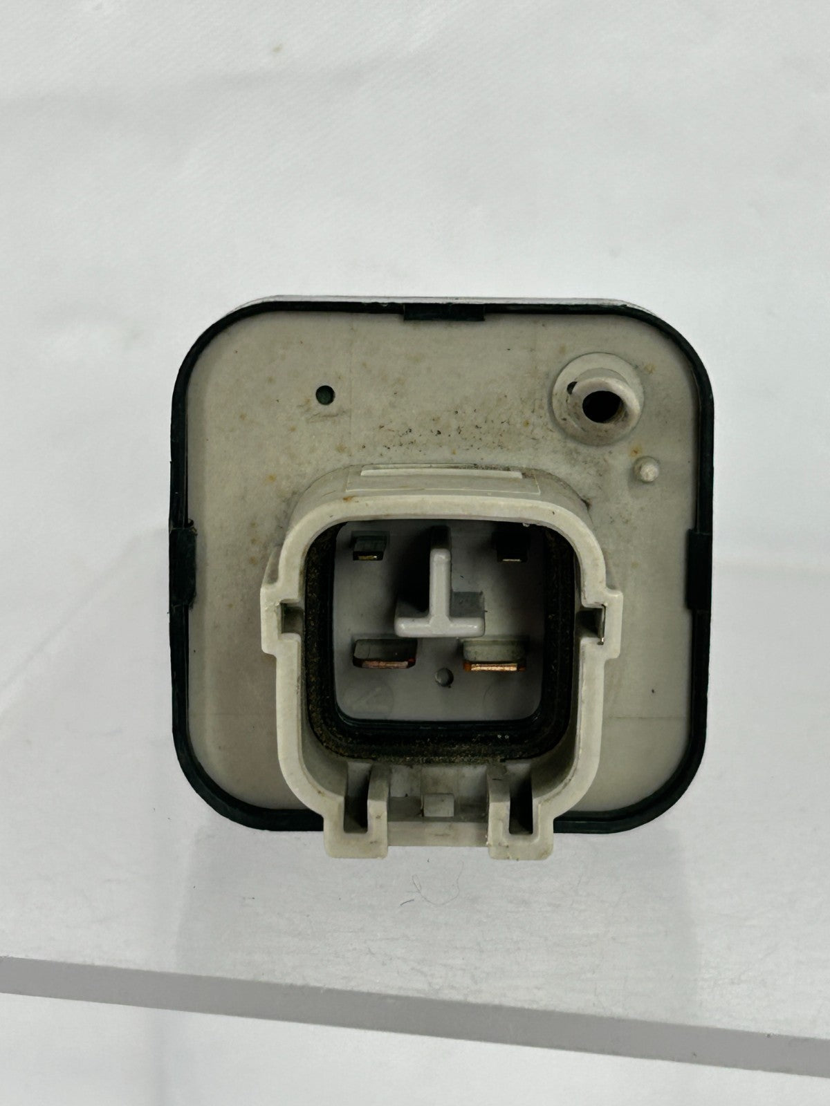 1998-2002 Toyota Land Cruiser Engine Bay Fuse Relay Module OEM 156700-0490
