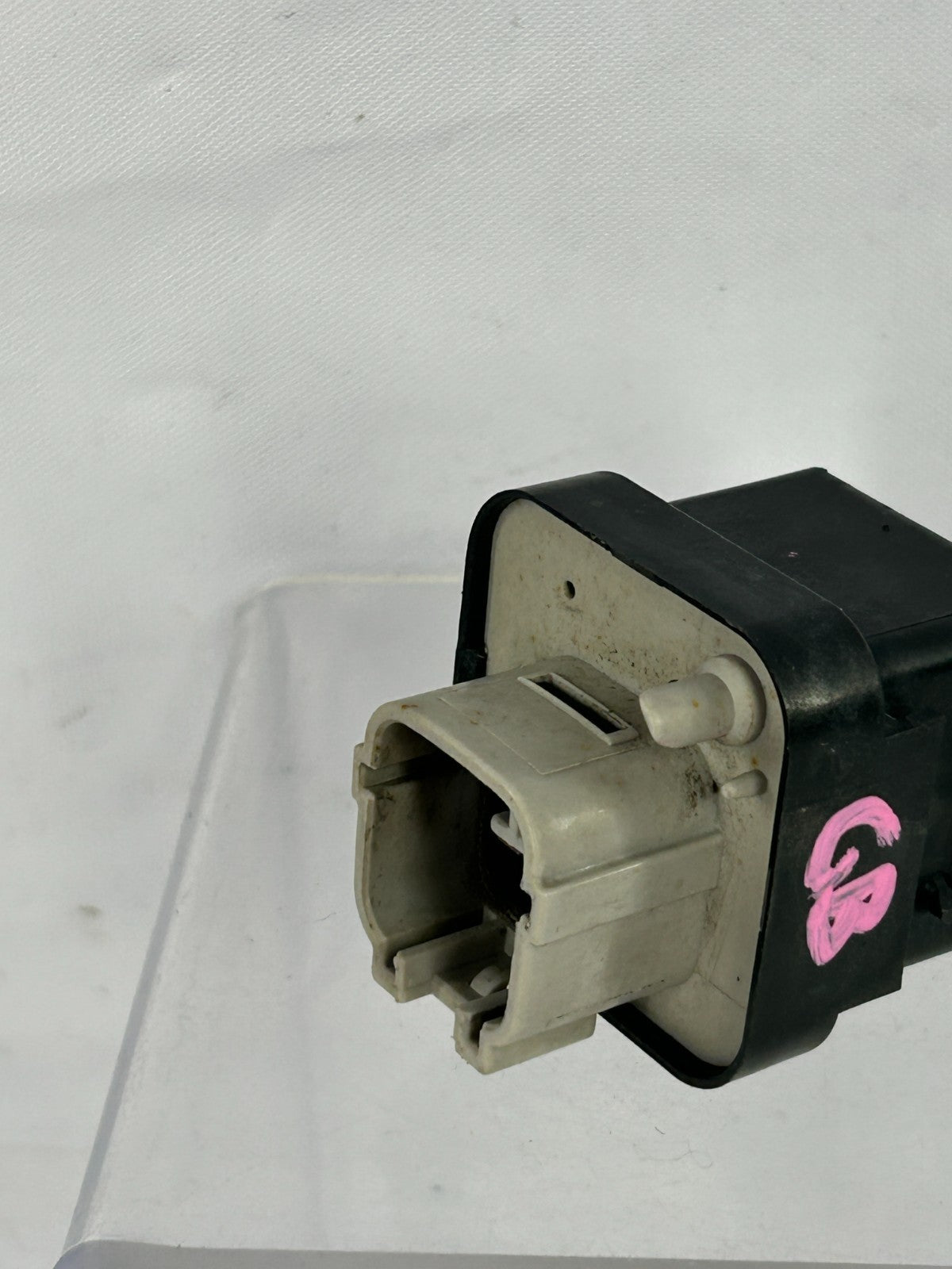 1998-2002 Toyota Land Cruiser Engine Bay Fuse Relay Module OEM 156700-0490