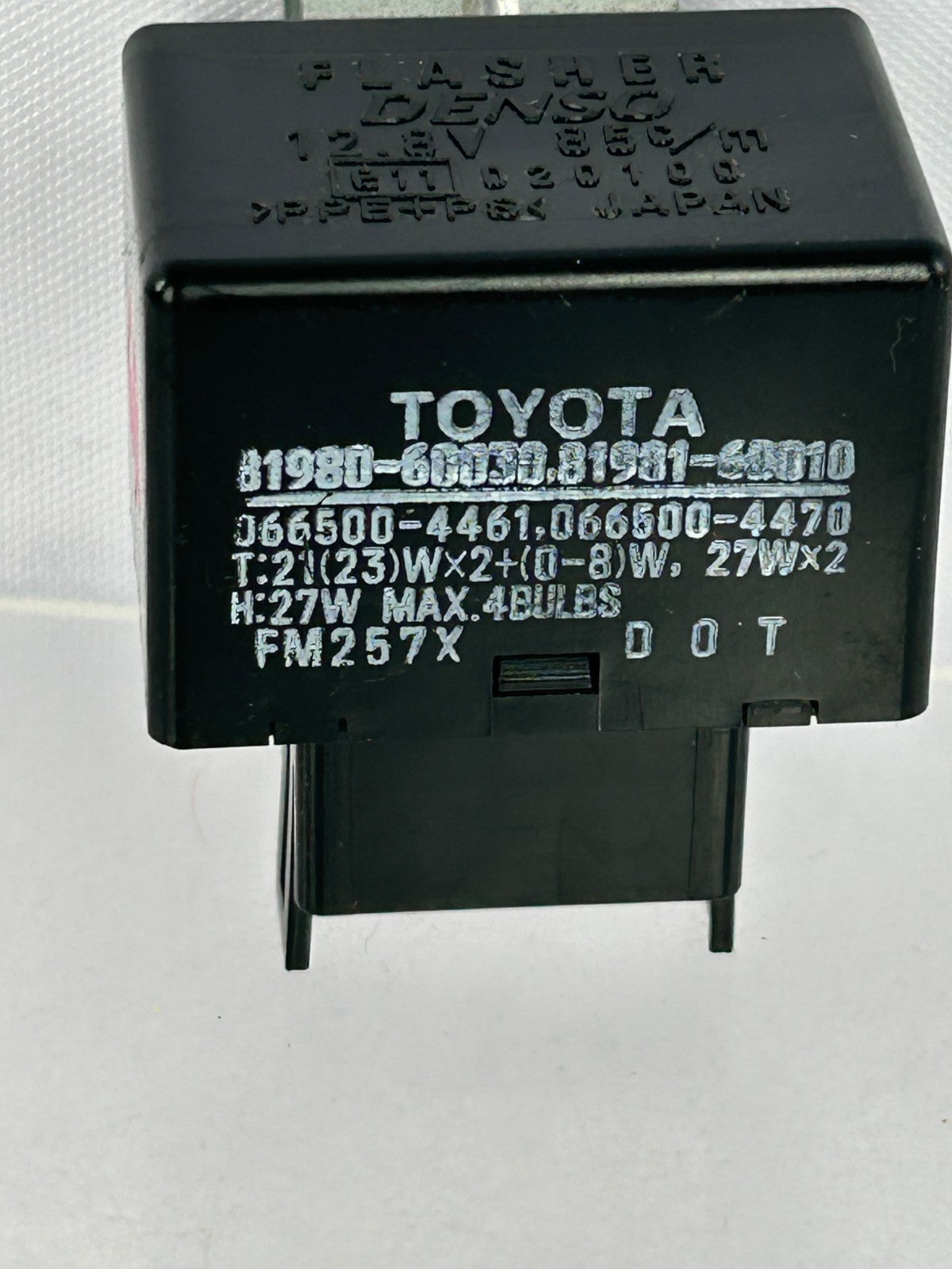 1998-2003 Toyota Land Cruiser Turn Signal Flasher Relay Module OEM 81980-60030