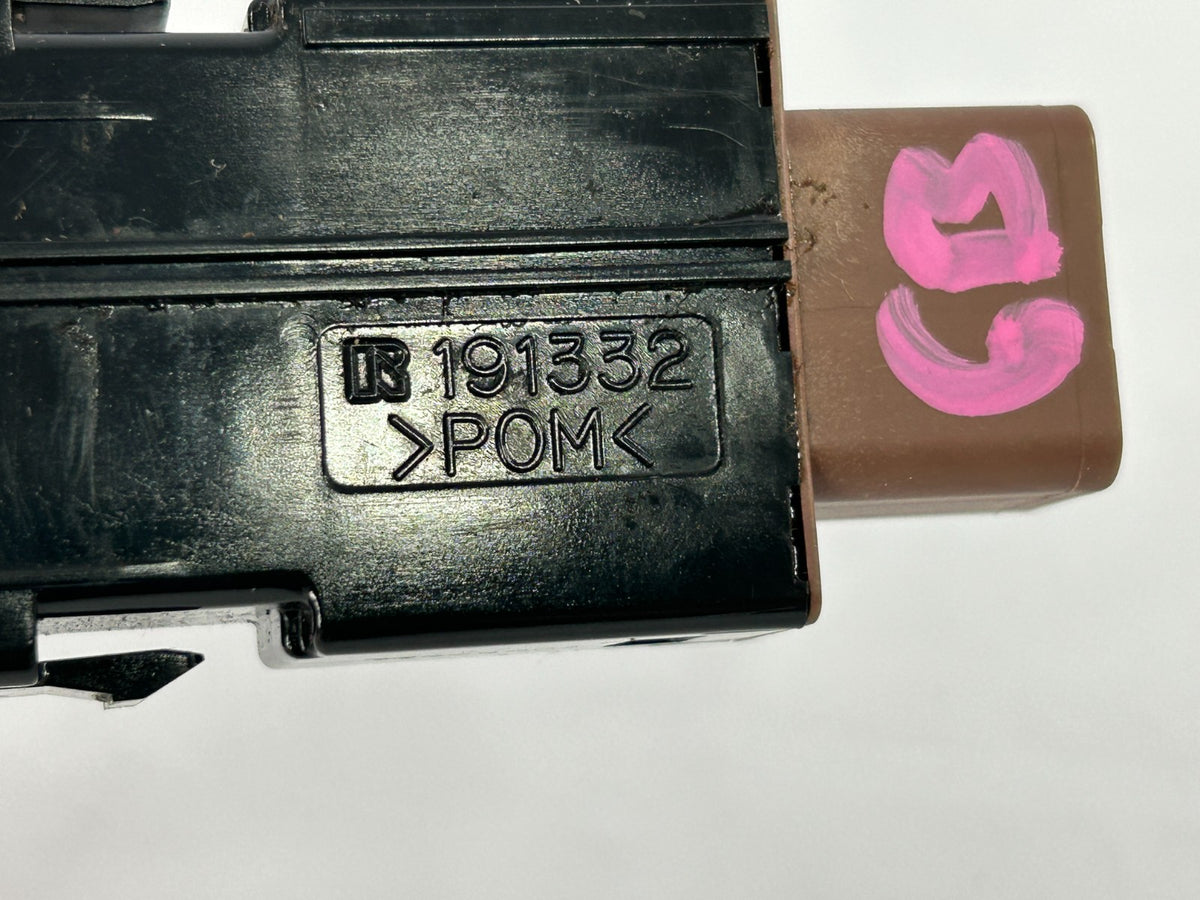 98-07 Toyota Land Cruiser Right Side Seat Heater Control Switch OEM 84751-60090